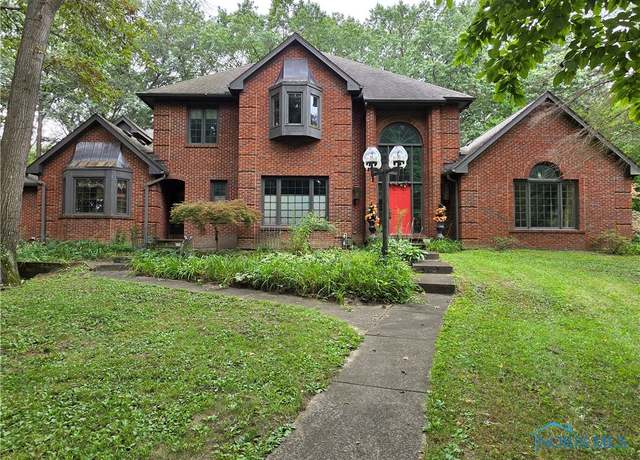 Property at 2015 King Rd, Toledo, OH 43617, 4 beds, 4.5 baths