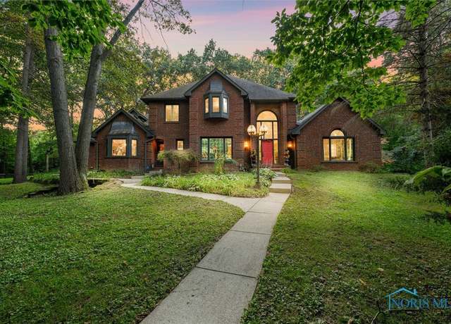Property at 2015 King Rd, Toledo, OH 43617, 4 beds, 4.5 baths