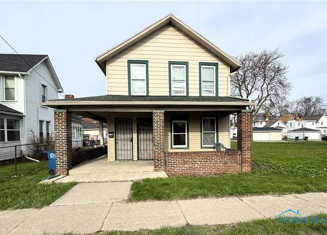 Property at 1136 Oak St, Toledo, OH 43605, 4 beds, 3 baths