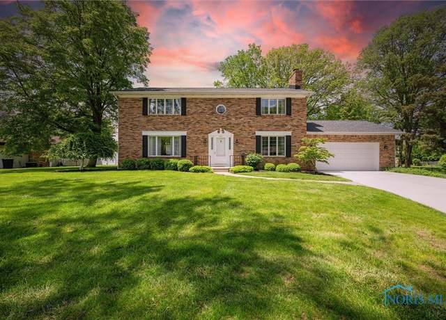 Property at 806 Woodstock Ct, Findlay, OH 45840, 4 beds, 2.5 baths