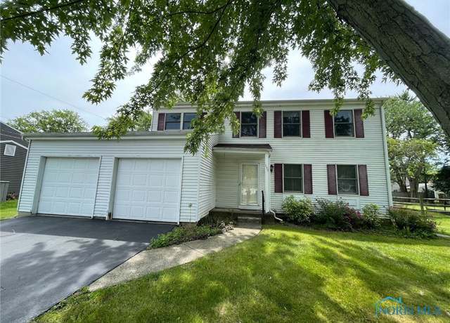 Property at 135 Birchcrest Dr, Perrysburg, OH 43551, 4 beds, 1.5 baths