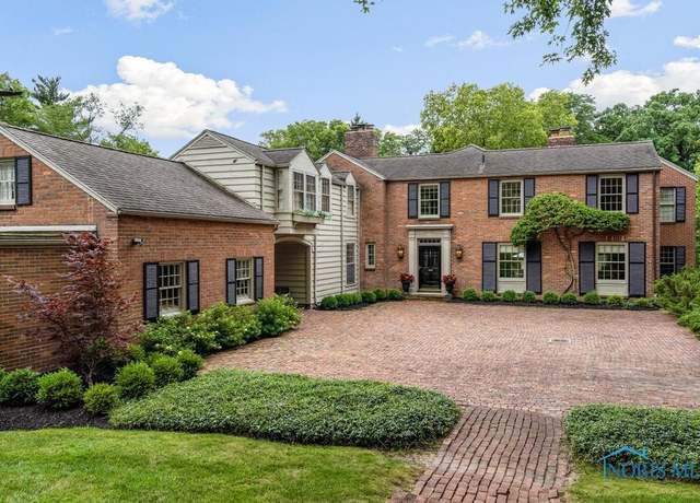 Property at 4309 Brookside Rd, Ottawa Hills, OH 43615, 4 beds, 3.5 baths