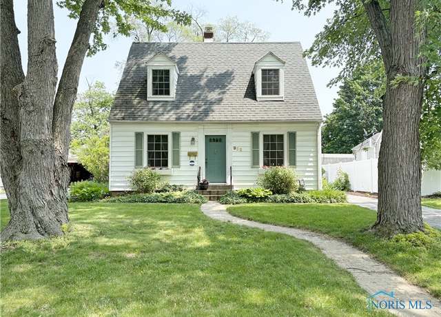 Property at 932 N Grove St, Bowling Green, OH 43402, 3 beds, 1 bath