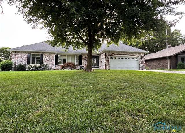 Property at 1781 Valley Way Dr, Toledo, OH 43614, 3 beds, 2.5 baths