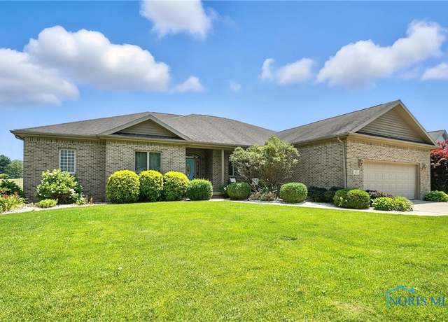 Property at 421 Pine Valley Dr, Bowling Green, OH 43402, 3 beds, 2 baths
