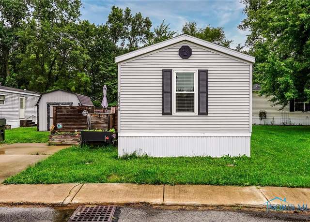 Property at 10404 Edgewood Dr, Findlay, OH 45840, 2 beds, 2 baths