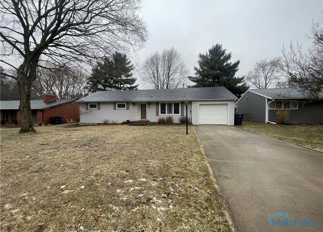 Property at 708 Ash St, Bowling Green, OH 43402, 3 beds, 1.5 baths