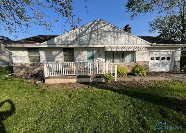 Property at 1103 Center St, Bryan, OH 43506, 3 beds, 1 bath