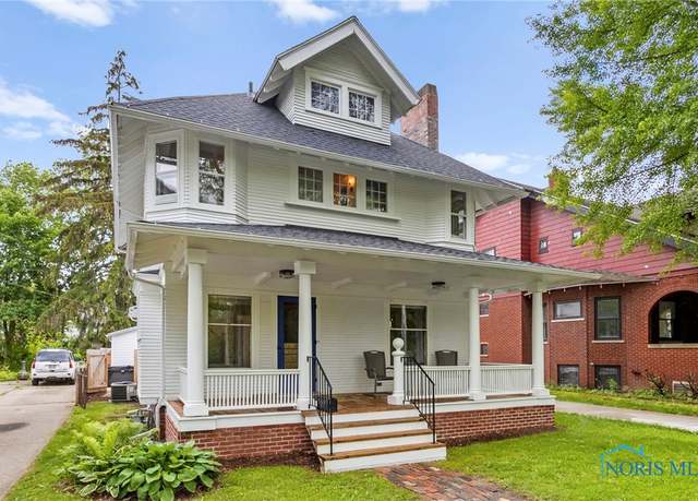 Property at 2530 Robinwood Ave, Toledo, OH 43610, 4 beds, 3 baths