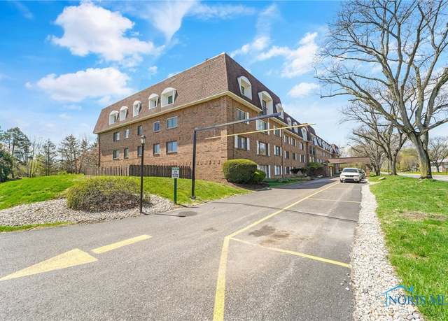 Property at 4343 W Bancroft St Unit 4G, Ottawa Hills, OH 43615, 2 beds, 2 baths