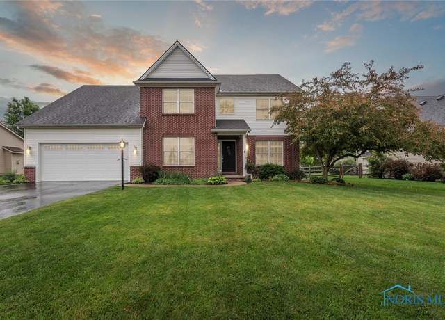 Property at 2393 Woods Edge Rd, Perrysburg, OH 43551, 4 beds, 3.5 baths