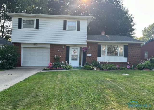 Property at 5951 Rolland Dr, Toledo, OH 43612, 3 beds, 2 baths