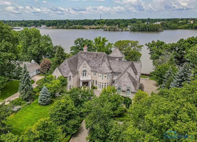 Property at 372 Riverside Dr, Rossford, OH 43460, 6 beds, 7 baths