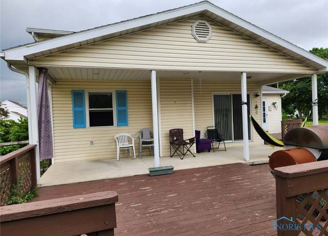 Property at 713 Glenwood Rd, Rossford, OH 43460, 4 beds, 2 baths