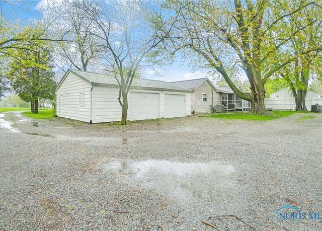 Property at 1805 Blaine St, Findlay, OH 45840, 3 beds, 1 bath