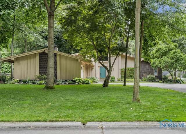 Property at 2124 Tanglewood Dr, Toledo, OH 43614, 3 beds, 2 baths