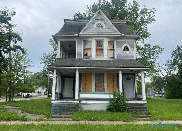 Property at 1138 N Ontario St, Toledo, OH 43604, 6 beds, 2 baths
