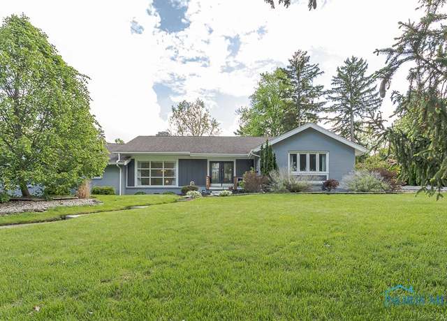 Property at 4303 Bonnie Brook Rd, Ottawa Hills, OH 43615, 3 beds, 2.5 baths