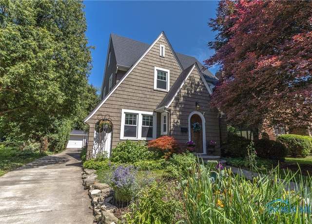 Property at 2448 Orchard Rd, Ottawa Hills, OH 43606, 3 beds, 1.5 baths