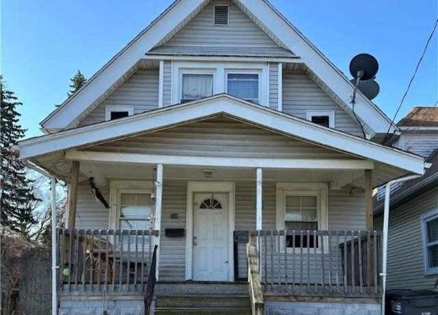 Property at 338 Moss St, Toledo, OH 43608, 3 beds, 1 bath