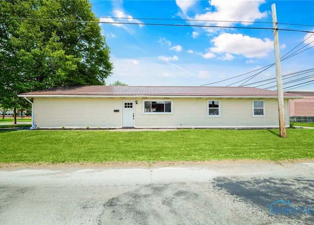 Property at 739 Kenwood Ave, Bowling Green, OH 43402, 3 beds, 2 baths