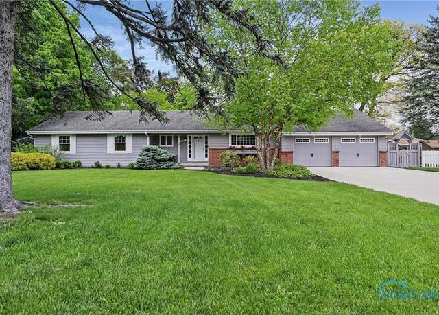 Property at 125 Carolin Ct, Perrysburg, OH 43551, 4 beds, 2.5 baths