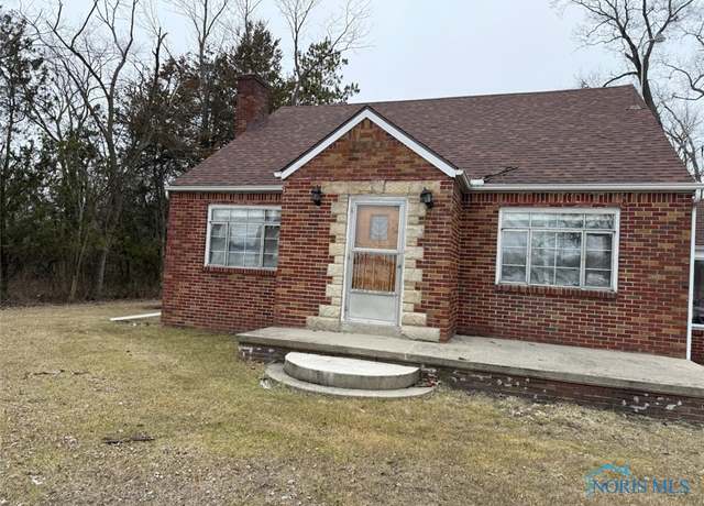 Property at 8134 W Central Ave, Toledo, OH 43617, 3 beds, 2.5 baths