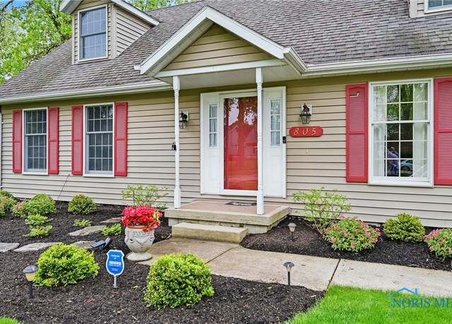 Property at 805 N Hill Trl, Findlay, OH 45840, 3 beds, 2.5 baths