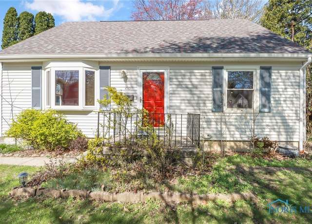 Property at 410 S Maple St, Bowling Green, OH 43402, 4 beds, 1 bath