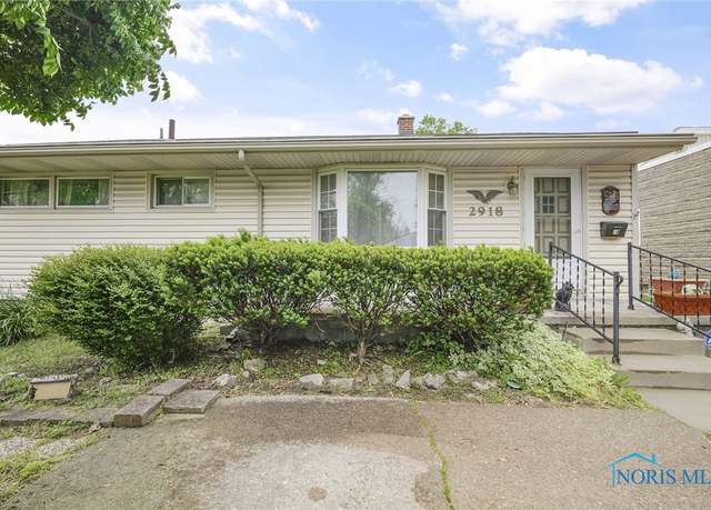 Property at 2918 Nash Rd, Toledo, OH 43613, 3 beds, 2 baths