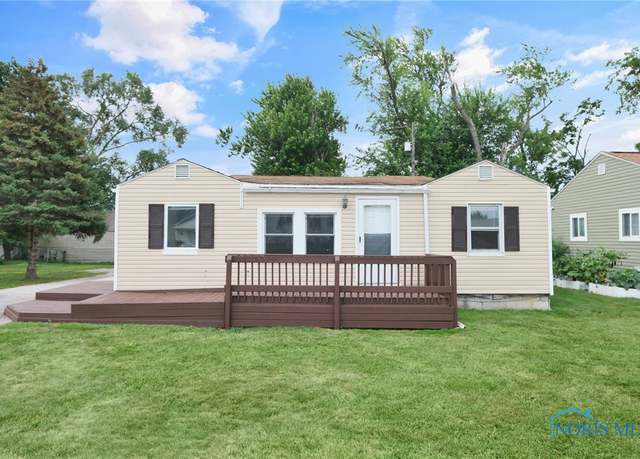 Property at 2150 Hoops Dr, Toledo, OH 43611, 3 beds, 1.5 baths