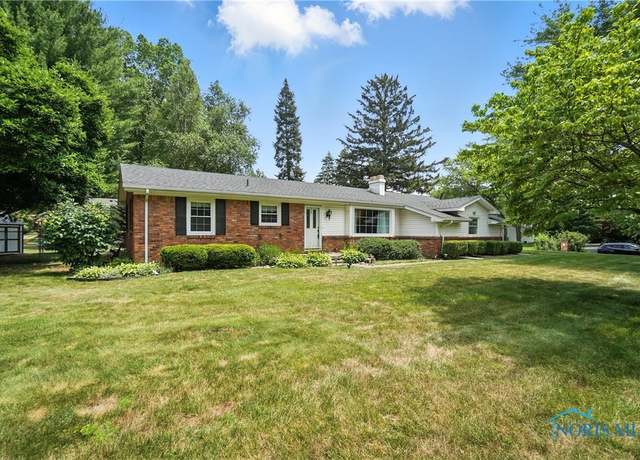 Property at 4530 Vineyard Blvd, Toledo, OH 43623, 3 beds, 1.5 baths