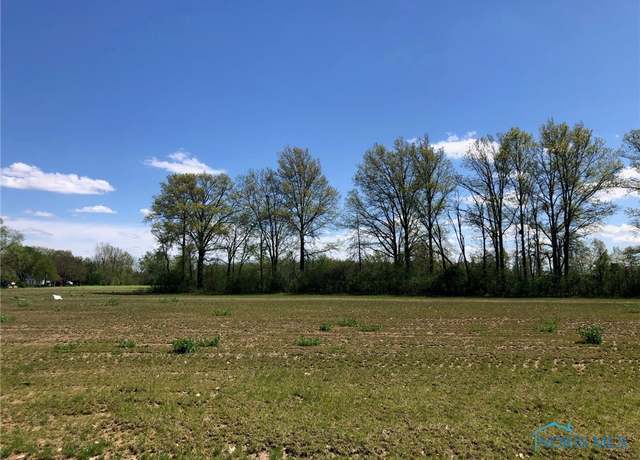 Property at 138 Coach House Loop, Bowling Green, OH 43402