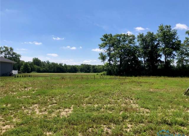 Property at 138 Coach House Loop, Bowling Green, OH 43402