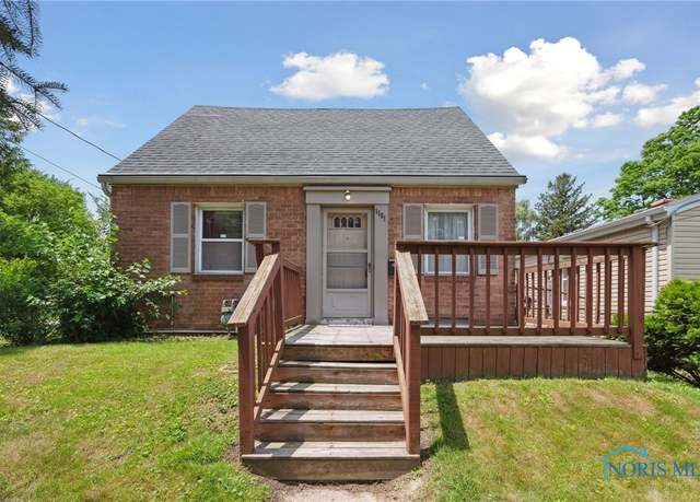 Property at 1101 Mackow Dr, Toledo, OH 43607, 2 beds, 1 bath