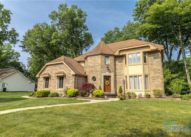 Property at 2439 Notting Hill Rd, Toledo, OH 43617, 4 beds, 2.5 baths