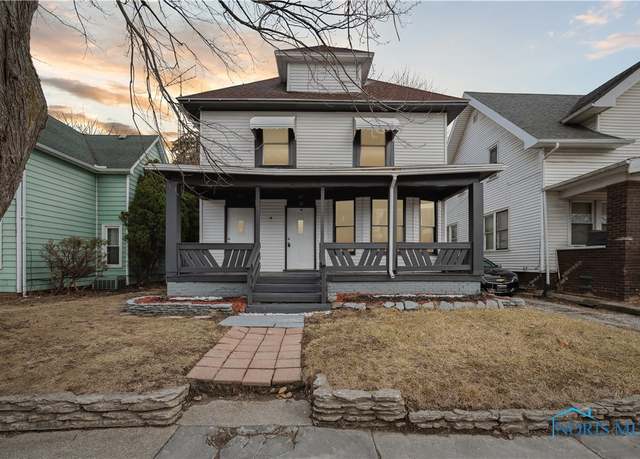 Property at 871 Oak St, Toledo, OH 43605, 4 beds, 2 baths