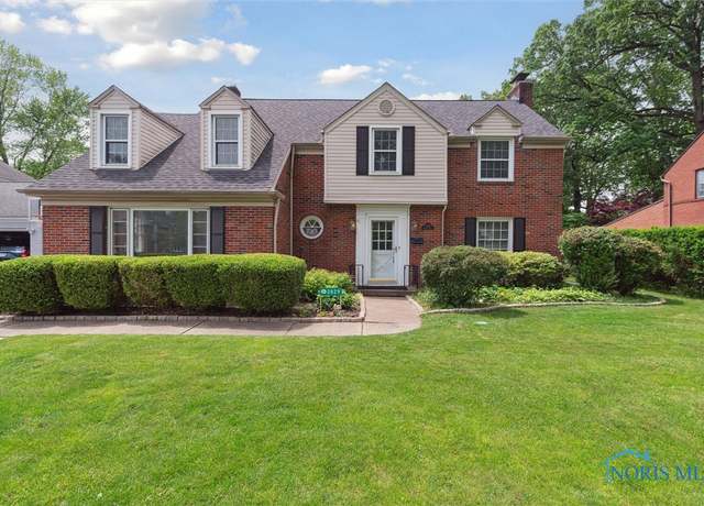 Property at 2829 Pembroke Rd, Ottawa Hills, OH 43606, 4 beds, 2.5 baths