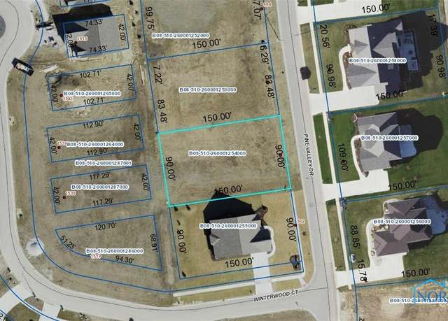 Property at 896 Pine Valley Dr, Bowling Green, OH 43402