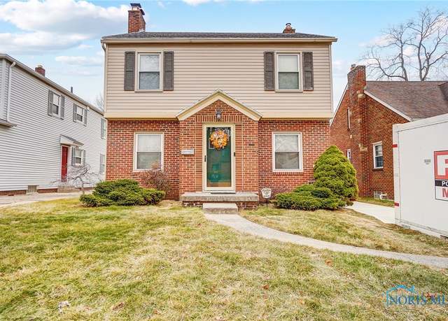 Property at 2656 Powhattan Pkwy, Toledo, OH 43606, 3 beds, 1.5 baths