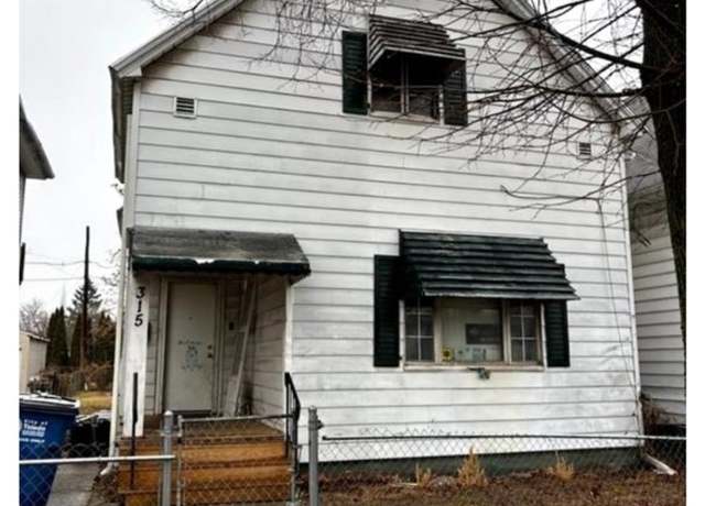 Property at 315 Austin St, Toledo, OH 43608, 3 beds, 1 bath