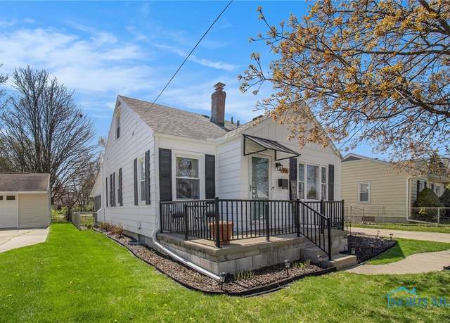 Property at 906 Seventh St, Maumee, OH 43537, 3 beds, 1 bath