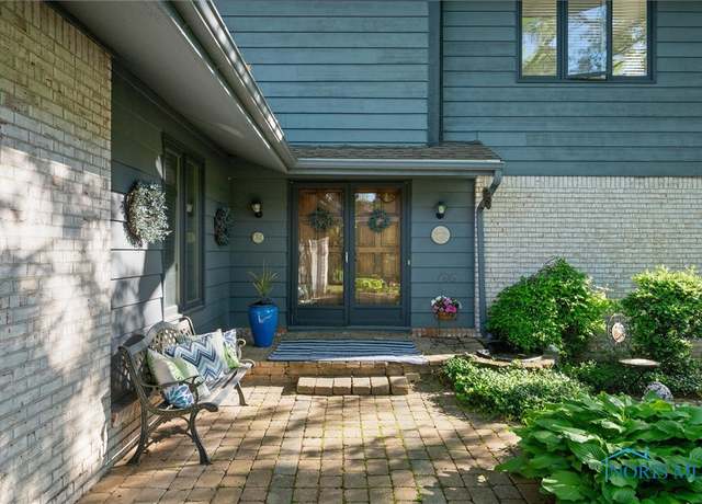 Property at 2944 Plumbrook Dr, Maumee, OH 43537, 5 beds, 2.5 baths