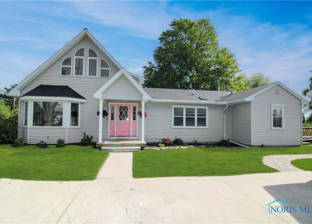 Property at 2348 E Sand Rd, Port Clinton, OH 43452, 5 beds, 2.5 baths