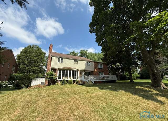 Property at 1754 N Cove Blvd, Toledo, OH 43606, 5 beds, 3.5 baths