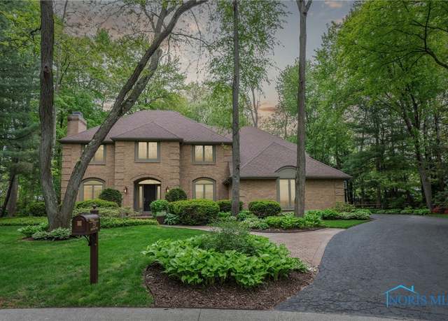 Property at 5257 N Oak Ct, Toledo, OH 43623, 5 beds, 3.5 baths
