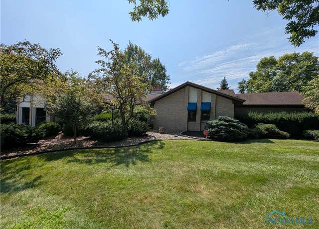 Property at 1590 Meadowlake Dr, Tiffin, OH 44883, 3 beds, 3 baths