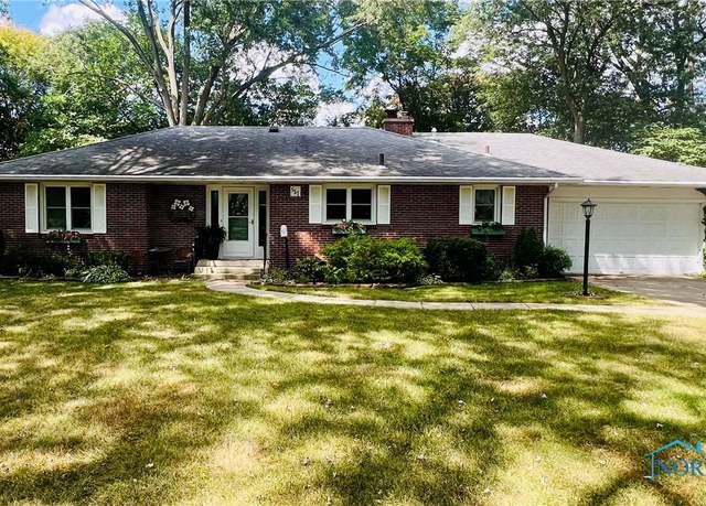 Property at 517 Perry Dr, Perrysburg, OH 43551, 2 beds, 1.5 baths