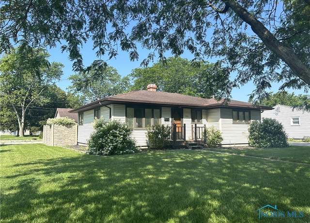 Property at 1305 Cady St, Maumee, OH 43537, 3 beds, 1 bath
