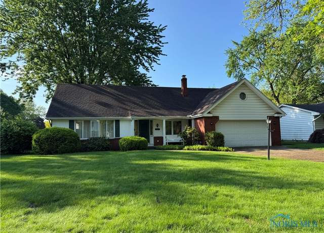 Property at 3763 Elmlawn Dr, Toledo, OH 43614, 4 beds, 2 baths
